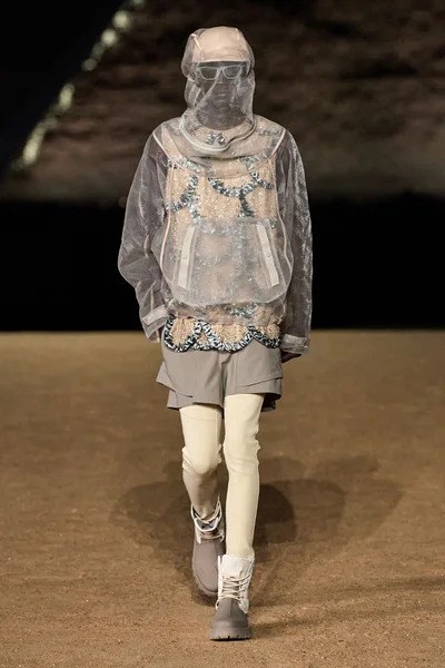 Look 28